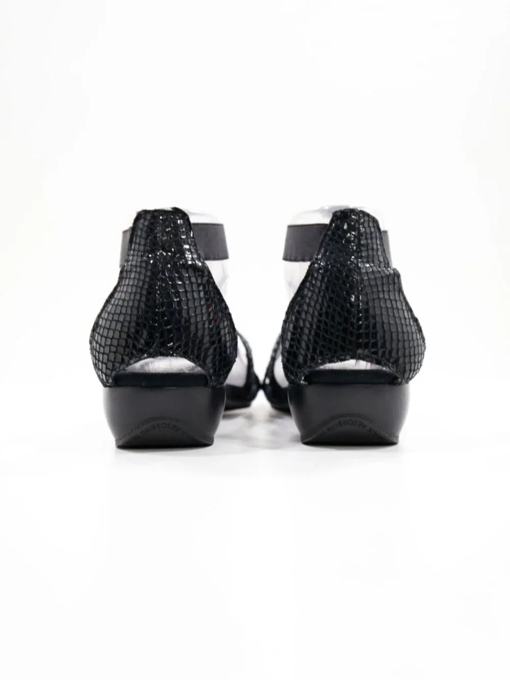 Munro Zena Black Patent Leather Flat Lightweight Gladiator Sandals - 6